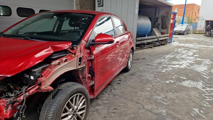 Kia Rio IV 1.0i T-GDi 100 12V Sloopvoertuig (2018, Rood)