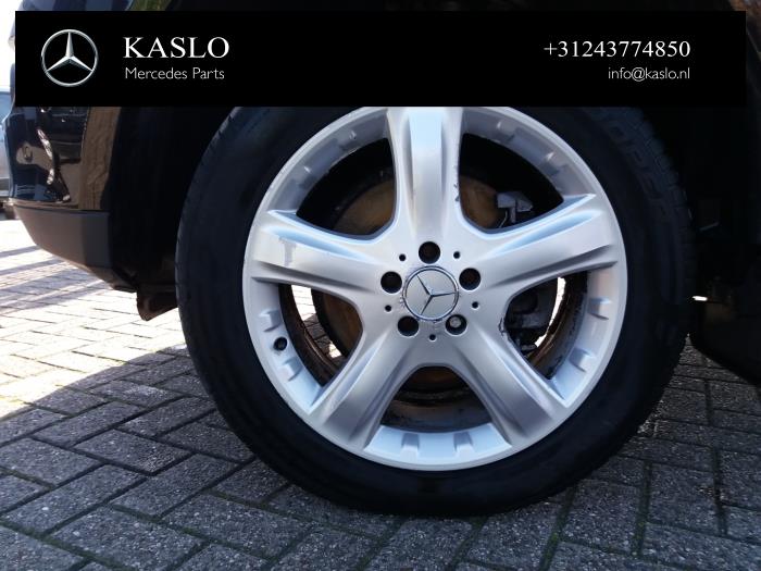 Mercedes ML II 3.5 350 4-Matic V6 24V Sloopvoertuig (2006, Metallic, Zwart)