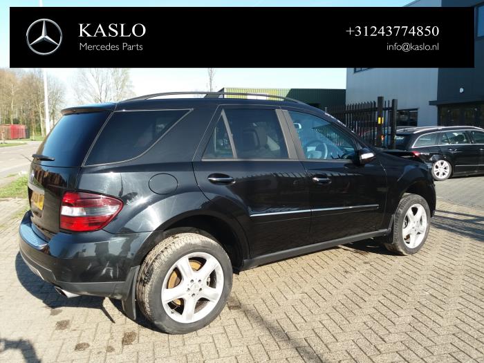 Mercedes ML II 3.5 350 4-Matic V6 24V Sloopvoertuig (2006, Metallic, Zwart)