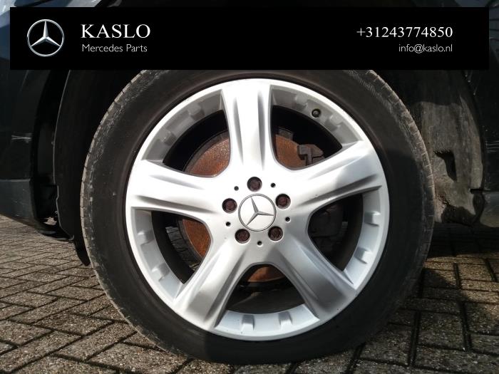 Mercedes ML II 3.0 ML-320 CDI 4-Matic V6 24V Sloopvoertuig (2007, Metallic, Zwart)