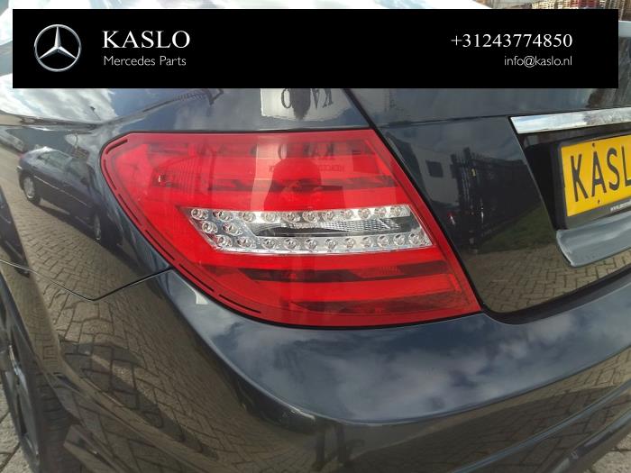 Mercedes C 1.8 C-180 CGI 16V BlueEfficiency Sloopvoertuig (2011, Metallic, Zwart)