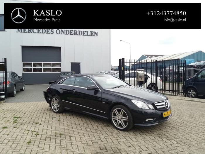 Mercedes E E-220 CDI 16V BlueEfficiency Sloopvoertuig (2011, Metallic, Zwart)