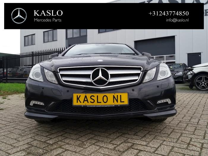 Mercedes E E-220 CDI 16V BlueEfficiency Sloopvoertuig (2011, Metallic, Zwart)