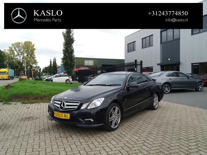 Mercedes E E-220 CDI 16V BlueEfficiency Sloopvoertuig (2011, Metallic, Zwart)
