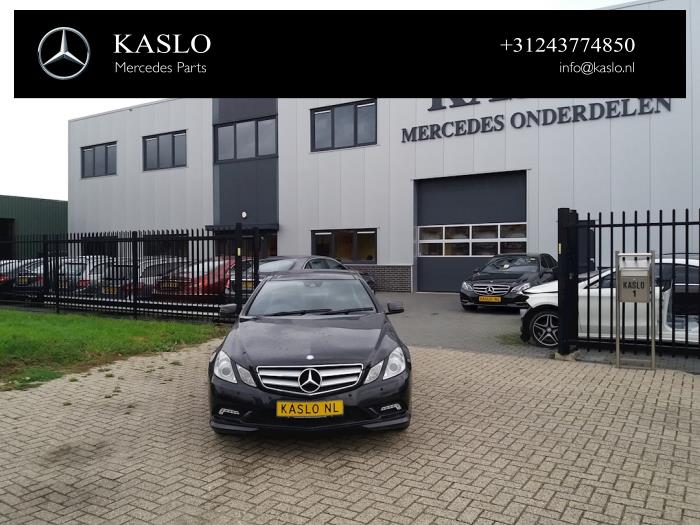 Mercedes E E-220 CDI 16V BlueEfficiency Sloopvoertuig (2011, Metallic, Zwart)