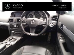Mercedes E E-220 CDI 16V BlueEfficiency Sloopvoertuig (2011, Metallic, Zwart)