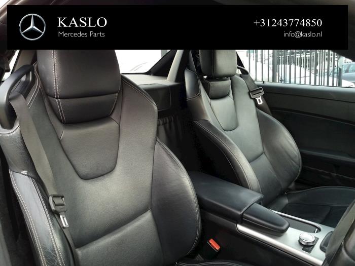 Mercedes SLK 1.8 200 16V BlueEFFICIENCY Sloopvoertuig (2011, Metallic, Zwart)