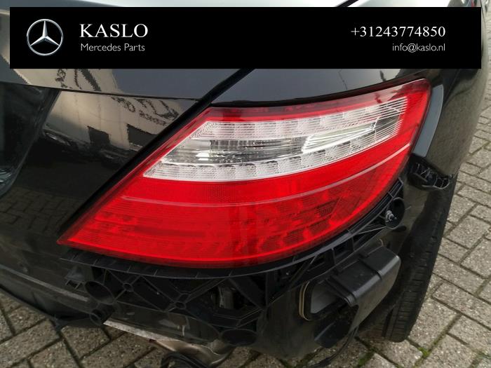 Mercedes SLK 1.8 200 16V BlueEFFICIENCY Sloopvoertuig (2011, Metallic, Zwart)