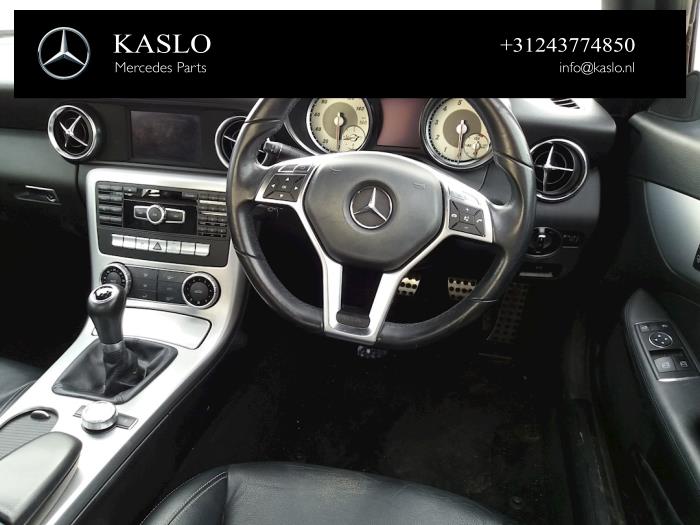 Mercedes SLK 1.8 200 16V BlueEFFICIENCY Sloopvoertuig (2011, Metallic, Zwart)