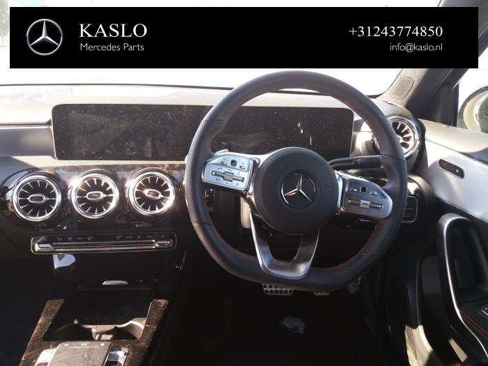 Mercedes A 1.3 A-200 Turbo 16V Sloopvoertuig (2018, Metallic, Zwart)