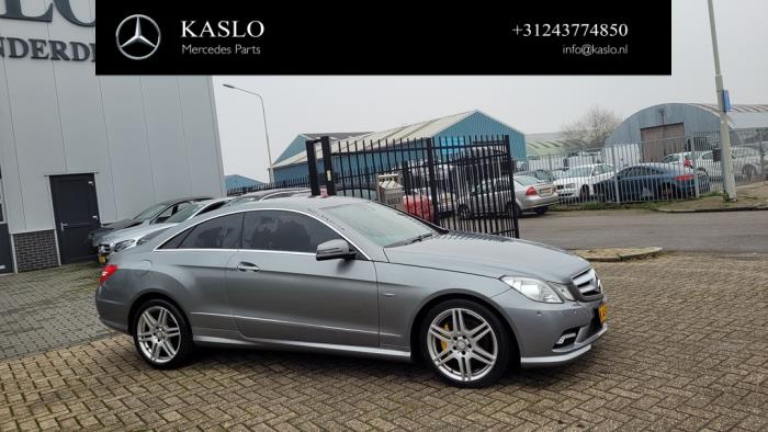 Mercedes E E-220 CDI 16V BlueEfficiency Sloopvoertuig (2011, Metallic, Zilvergrijs)