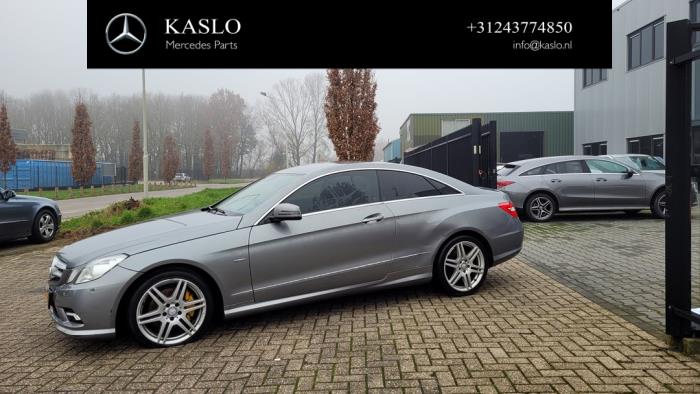 Mercedes E E-220 CDI 16V BlueEfficiency Sloopvoertuig (2011, Metallic, Zilvergrijs)