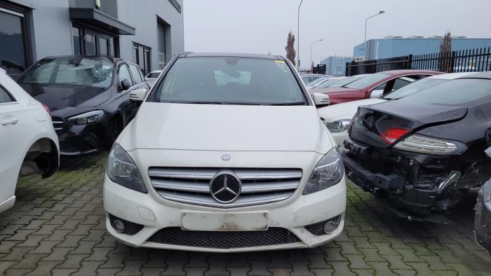 Mercedes B 1.6 B-180 BlueEFFICIENCY Turbo 16V Sloopvoertuig (2012, Wit)