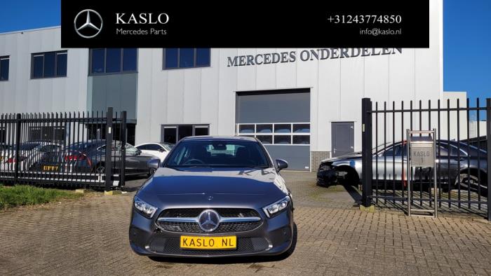Mercedes A 1.5 A-180d Sloopvoertuig (2018, Metallic, Grijs)