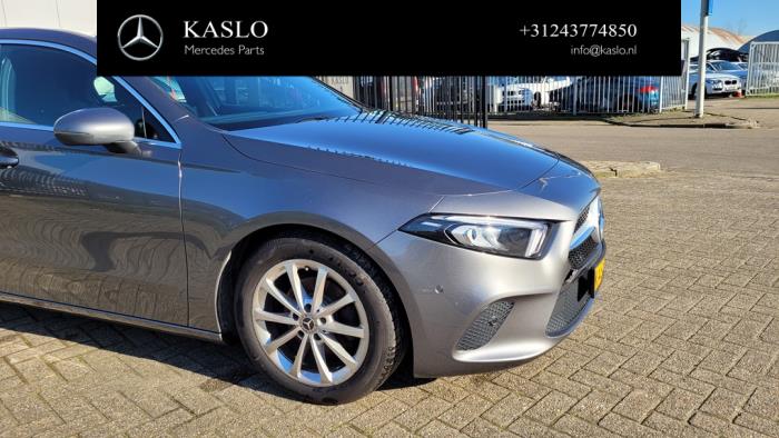 Mercedes A 1.5 A-180d Sloopvoertuig (2018, Metallic, Grijs)