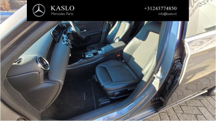 Mercedes A 1.5 A-180d Sloopvoertuig (2018, Metallic, Grijs)