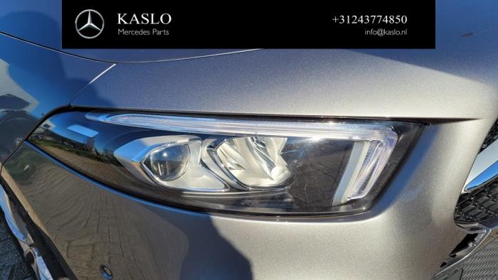 Mercedes A 1.5 A-180d Sloopvoertuig (2018, Metallic, Grijs)