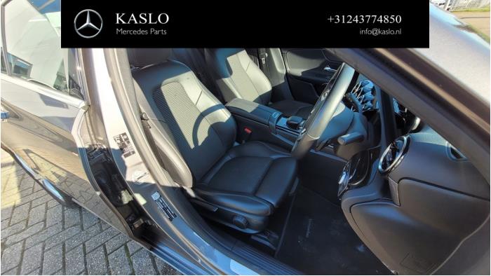 Mercedes A 1.5 A-180d Sloopvoertuig (2018, Metallic, Grijs)