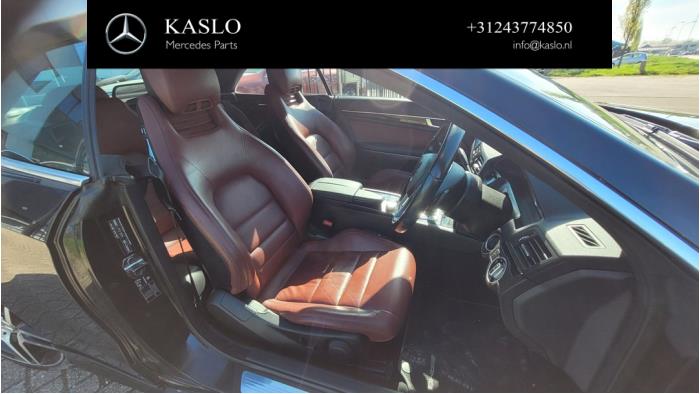 Mercedes E E-220 CDI 16V BlueEfficiency Sloopvoertuig (2011, Metallic, Zwart)