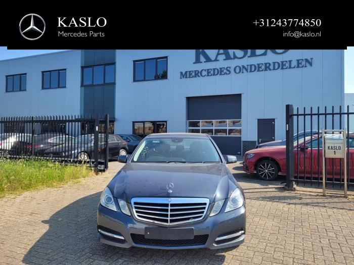 Mercedes E E-220 CDI 16V BlueEfficiency Sloopvoertuig (2011, Metallic, Grijs)