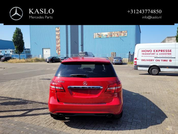 Mercedes B 1.6 B-180 BlueEFFICIENCY Turbo 16V Sloopvoertuig (2013, Rood)