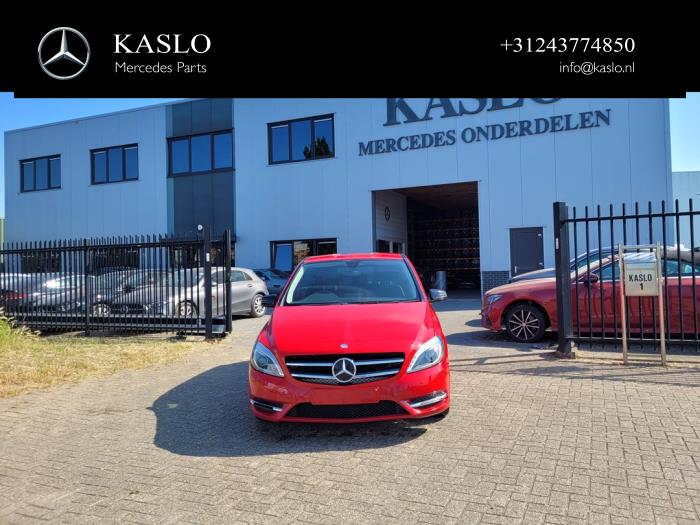 Mercedes B 1.6 B-180 BlueEFFICIENCY Turbo 16V Sloopvoertuig (2013, Rood)
