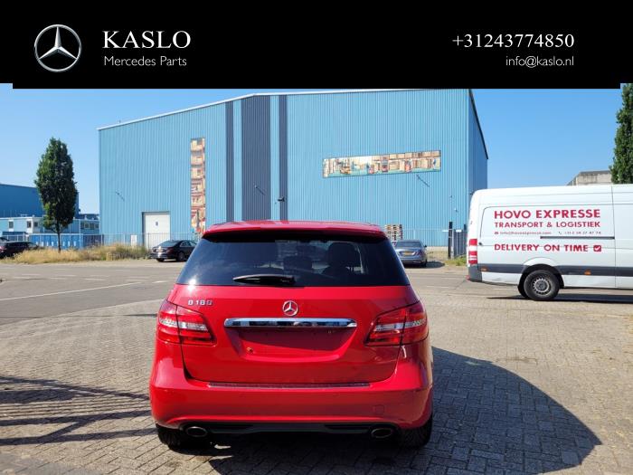Mercedes B 1.6 B-180 BlueEFFICIENCY Turbo 16V Sloopvoertuig (2013, Rood)