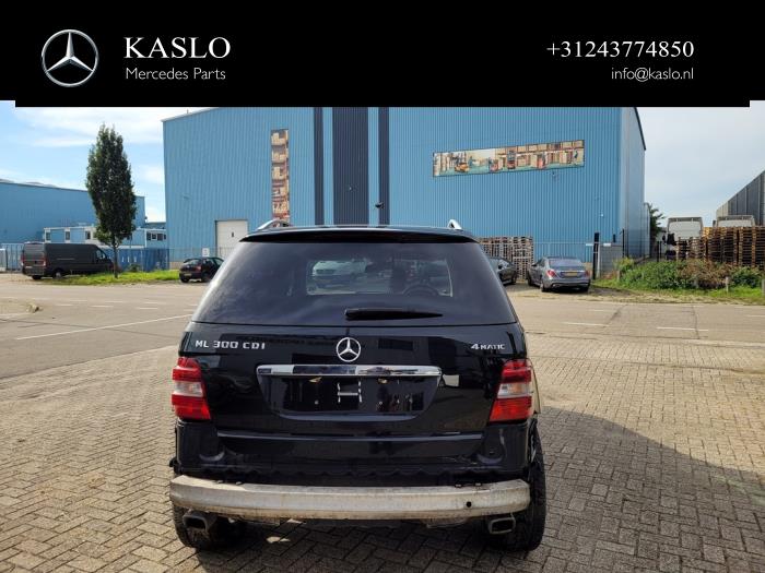 Mercedes ML II 3.0 ML-300 CDI 4-Matic V6 24V Sloopvoertuig (2010, Metallic, Zwart)