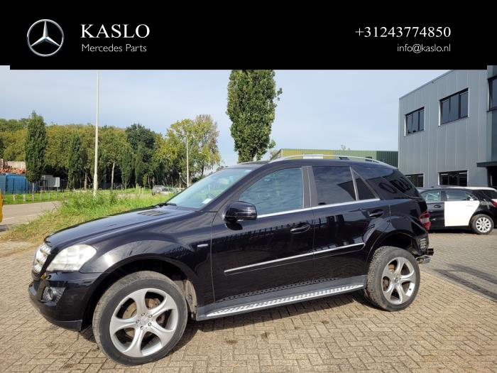 Mercedes ML II 3.0 ML-300 CDI 4-Matic V6 24V Sloopvoertuig (2010, Metallic, Zwart)