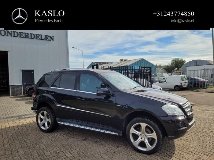 Mercedes ML II 3.0 ML-300 CDI 4-Matic V6 24V Sloopvoertuig (2010, Metallic, Zwart)