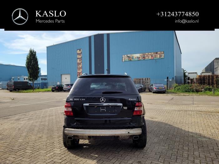 Mercedes ML II 3.0 ML-300 CDI 4-Matic V6 24V Sloopvoertuig (2010, Metallic, Zwart)