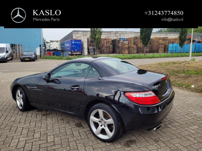 Mercedes SLK 1.8 200 16V BlueEFFICIENCY Sloopvoertuig (2012, Metallic, Zwart)