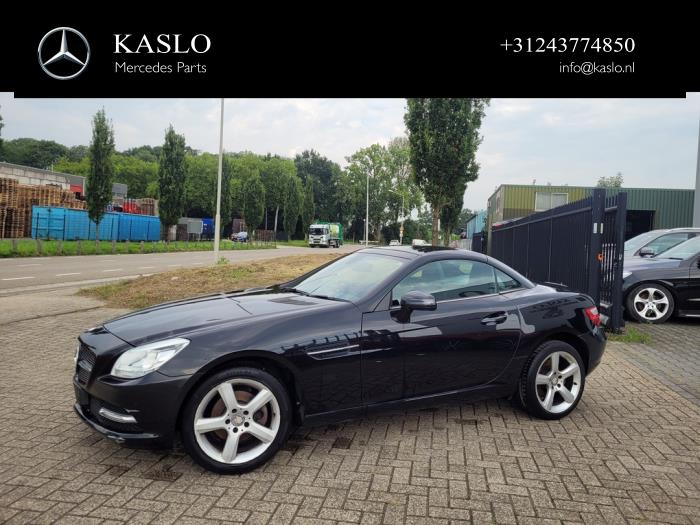 Mercedes SLK 1.8 200 16V BlueEFFICIENCY Sloopvoertuig (2012, Metallic, Zwart)