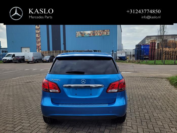 Mercedes B Electric Drive Sloopvoertuig (2016, Metallic, Blauw)
