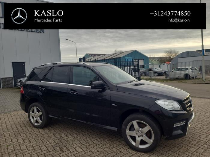 Mercedes ML III 3.0 ML-350 BlueTEC V6 24V 4-Matic Sloopvoertuig (2012, Metallic, Zwart)