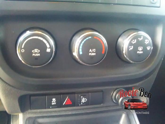 Jeep Patriot 2.2 CRD 16V 4x4 Sloopvoertuig (2011, Zwart)