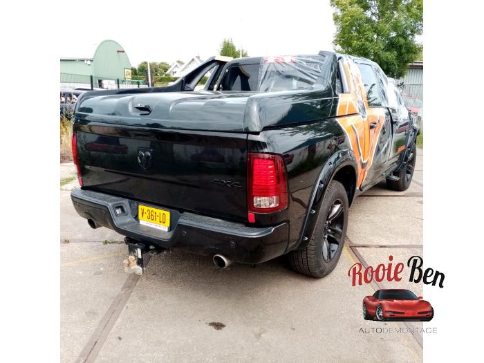 Dodge 1500 Crew Cab 5.7 Hemi V8 4x4 Sloopvoertuig (2018, Zwart)