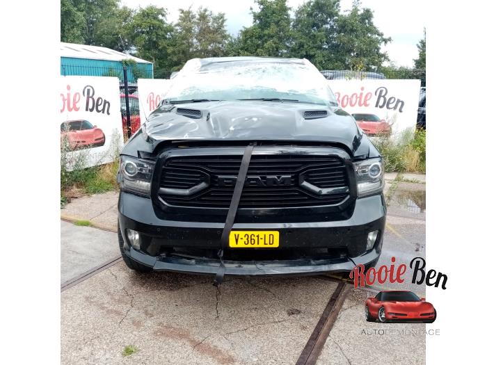 Dodge 1500 Crew Cab 5.7 Hemi V8 4x4 Sloopvoertuig (2018, Zwart)