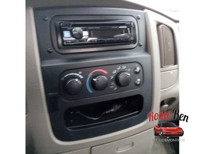 Dodge Ram 3500 Standard Cab 5.7 V8 Hemi 1500 4x2 Sloopvoertuig (2003, Zwart)