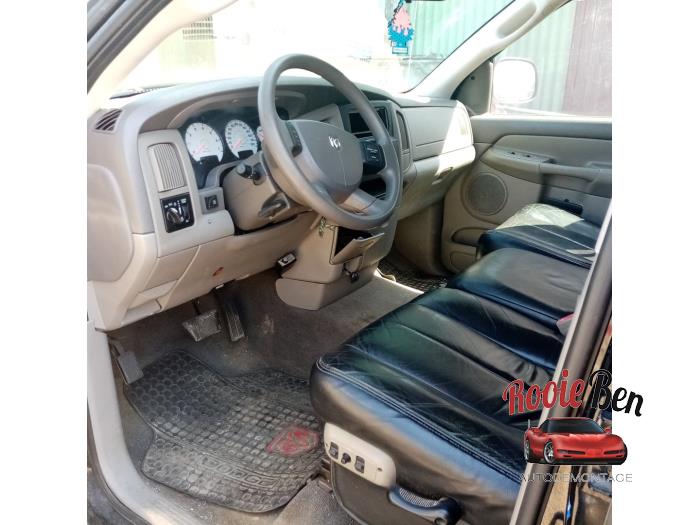 Dodge Ram 3500 Standard Cab 5.7 V8 Hemi 1500 4x4 Extended Crew Cab Sloopvoertuig (2005, Zwart)