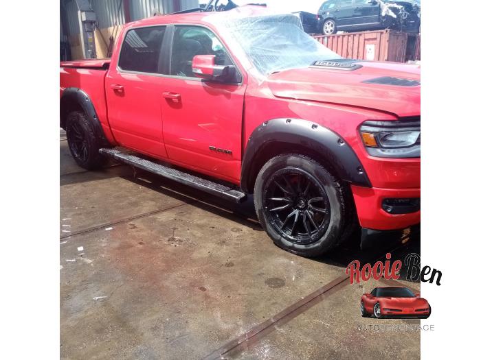 Dodge 1500 Crew Cab 5.7 Hemi V8 4x4 Sloopvoertuig (2020, Rood)