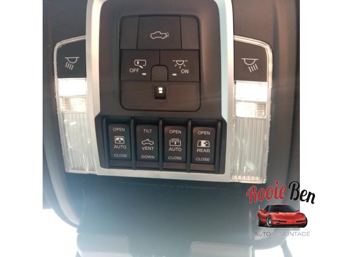 Dodge 1500 Crew Cab 5.7 Hemi V8 4x4 Sloopvoertuig (2020, Rood)