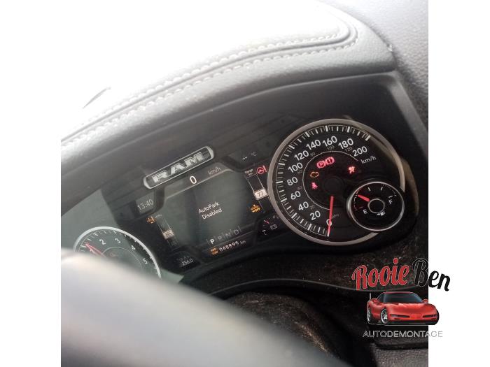 Dodge 1500 Crew Cab 5.7 Hemi V8 4x4 Sloopvoertuig (2020, Rood)