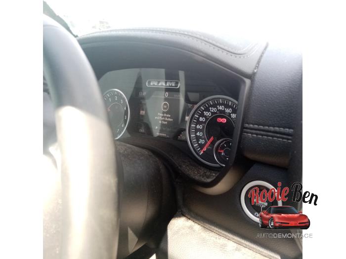 Dodge 1500 Crew Cab 5.7 Hemi V8 4x4 Sloopvoertuig (2020, Rood)