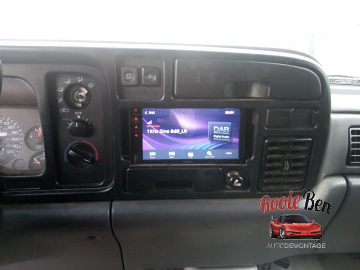 Dodge Ram 3500 5.2 1500 4x2 Kat. Schadevoertuig (1997, Rood, Wit)