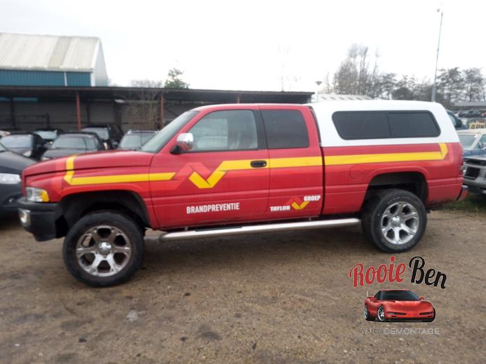 Dodge Ram 3500 5.2 1500 4x2 Kat. Schadevoertuig (1997, Rood, Wit)
