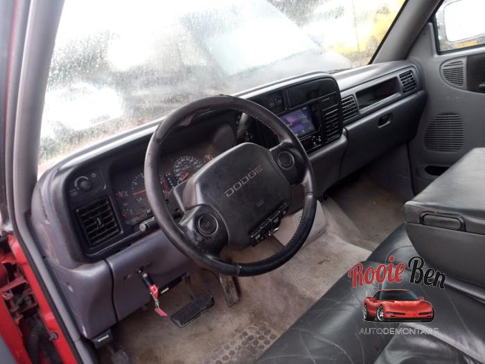 Dodge Ram 3500 5.2 1500 4x2 Kat. Schadevoertuig (1997, Rood, Wit)