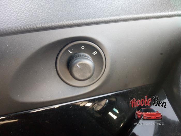 Chevrolet Orlando 1.8 16V VVT Bifuel Sloopvoertuig (2011, Grijs)