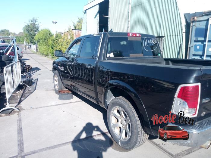 Dodge 1500 Crew Cab 5.7 Hemi V8 4x4 Sloopvoertuig (2016, Zwart)