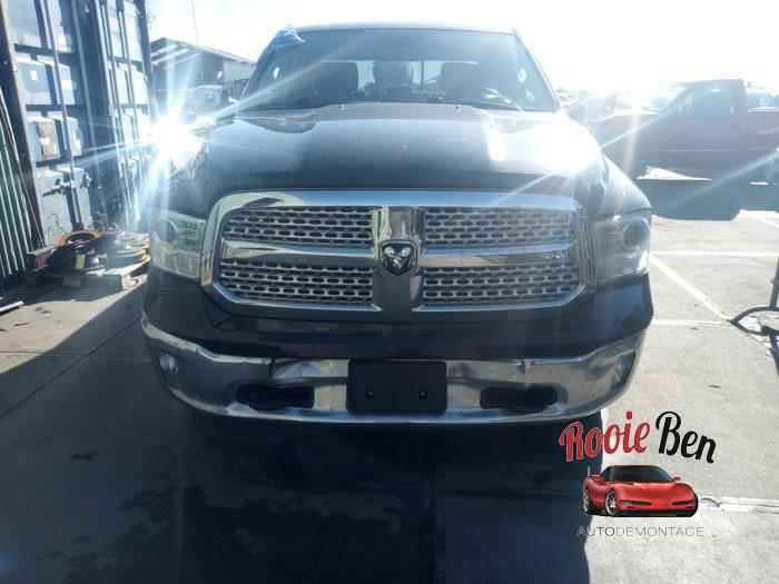 Dodge 1500 Crew Cab 5.7 Hemi V8 4x4 Sloopvoertuig (2016, Zwart)